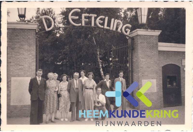 Efteling met oa Dina Damen Stien Seegers-Boerboom -Boerboom sr. - Miets kuppens-Pastoor -Toos ..Pastoor Coll. HKR F000005
